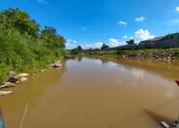 PARAS air di Sungai Golok, Rantau Panjang, Kelantan kembali ke paras normal-UTUSAN/YATIMIN ABDULLAH