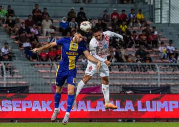 PATRICK Reichelt (kanan) sewaktu beraksi. UTUSAN/SHIDDIEQIIN ZON