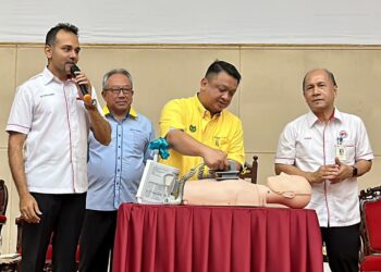 Tuanku Syed Faizuddin Putra  Jamalullail berkenan berangkat merasmikan Malaysian Advanced Acute Internal Medicine and UltraSound Society Acute Medicine Congress ‘First Perlis International Acute Medicine Conference’ di Auditorium Dr. Syed Mahmood, Jabatan Kesihatan Negeri Perlis Kangar, semalam.-UTUSAN