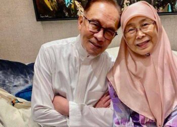 ANWAR IBRAHIM dan isteri DR WAN  AZIZAH WAN ISMAIL