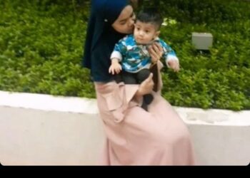 Ismanira Abdul Manaf bersama  anaknya Allahyarham Zayn Rayyan