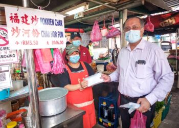 MAKANAN terbaik yang dijual di gerai-gerai tepi jalan di Pulau Pinang dan Kuala Lumpur turut berpeluang menerima bintang Michelin. – GAMBAR HIASAN