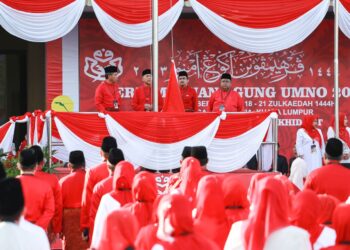 UMNO yang terbukti membela semua rakyat tanpa mengira kaum telah dipersepsikan sebagai parti rasis yang hanya melindungi orang Melayu. – UTUSAN/AFIQ RAZALI