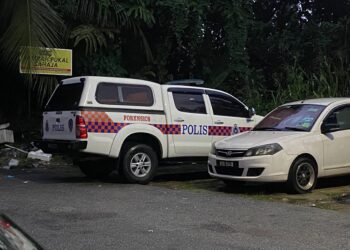 BEBERAPA anggota polis dari unit forensik PDRM kelihatan memasuki kawasan kediaman Apartmen Idaman, Damansara Damai.