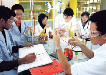 ALIRAN sains tulen sangat penting untuk membekalkan sumber manusia termasuk dalam bidang perubatan, farmasi, pergigian, sains kesihatan dan pelbagai bidang lain berasaskan sains serta matematik.