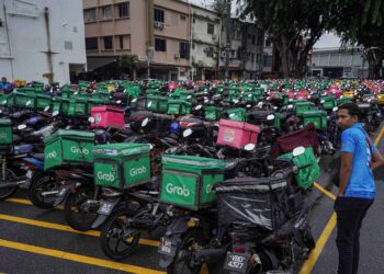 KERAJAAN digesa campur tangan di dalam isu pengurangan upah penunggang p-hailing. - GAMBAR HIASAN