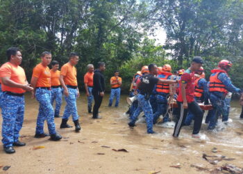 PEGAWAI dan anggota APM Kedah menjalani latihan ketika menghadiri Eksesais SAR APM Kedah Zon Selatan di Dusun Tok Wak Desa Sentosa, Baling.