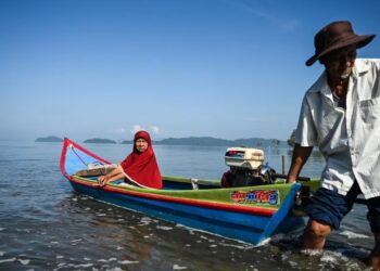 THOM Sinsuwan bimbang mengenai masa depan kawasan kediaman dan tempat menangkap ikan berhampiran tapak cadangan jambatan darat Thailand. - AGENSI