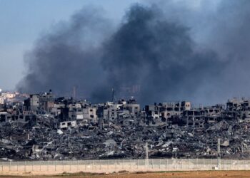 SEBAHAGIAN besar bangunan musnah akibat pengeboman berterusan Israel di Semenanjung Gaza. - AFP