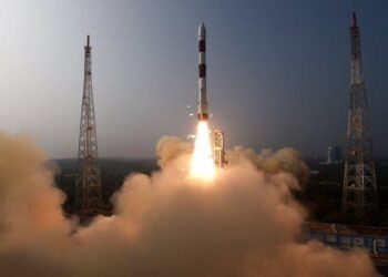 ROKET membawa satelit XPoSat dilancarkan dari pelabuhan angkasa Sriharikota di Andhra Pradesh, India.-AGENSI