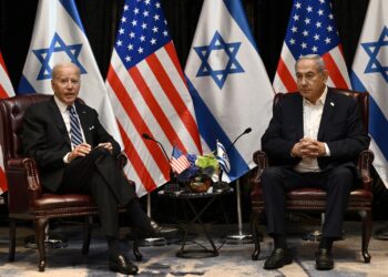 JOE Biden (kiri) dan Benjamin Netanyahu menyertai mesyuarat kabinet perang Israel di Tel Aviv.-AFP