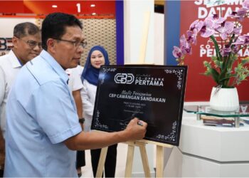 RUSLI JAAFAR merasmikan Co-opbank Pertama Cawangan Sandakan.