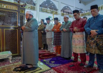 JADIKAN ketibaan bulan Rejab ini sebagai latihan
mempersiapkan diri untuk menghadapi bulan
Ramadan. – UTUSAN/FARIZ RUSADIO