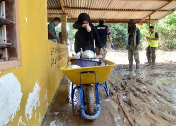 KEJADIAN banjir mendatangkan masalah kepada pemilik rumah dan premis yang terpaksa mencuci bangunan selepas setiap episod banjir.