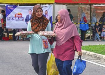 JUALAN Rahmah dikatakan lebih menguntungkan penduduk di bandar sementara orang-orang kampung dan masyarakat di luar bandar terus hidup menderita dan terhimpit dengan kenaikan harga barangan.