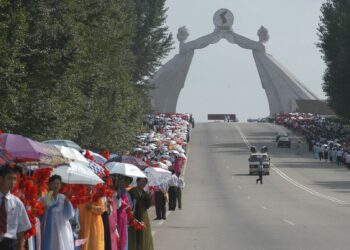 GERBANG Penyatuan Semula di Pyongyang, Korea Utara yang sering menjadi lokasi sambutan Hari Pembebasan Kebangsaan dilaporkan sudah dirobohkan.-AGENSI