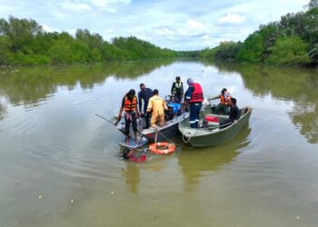 Pasukan penyelam berdepan kesukaran untuk membaiki paip bawah air yang bocor  kerana keadaan arus air Sungai Perai yang deras.