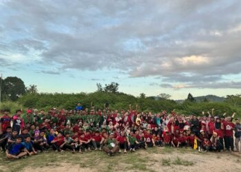 SEBAHAGIAN daripada 1,000 penduduk yang hadir pada sambutan Hari Keluarga yang diadakan di Kampung Bukit Lalang, Tikam Batu di Sungai Petani, Kedah.