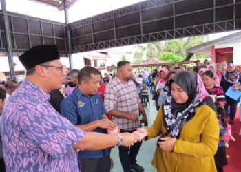 KEMENTERIAN Pendidikan mengingatkan semua sekolah supaya mematuhi garis panduan berkaitan pelaksanaan Bantuan Awal Persekolahan.-GAMBAR HIASAN