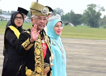 Al-Sultan Abdullah dan Tunku Azizah Aminah Maimunah Iskandariah selamat berangkat balik ke Pahang selepas tamat tempoh lima tahun bersemayam di Istana Negara.