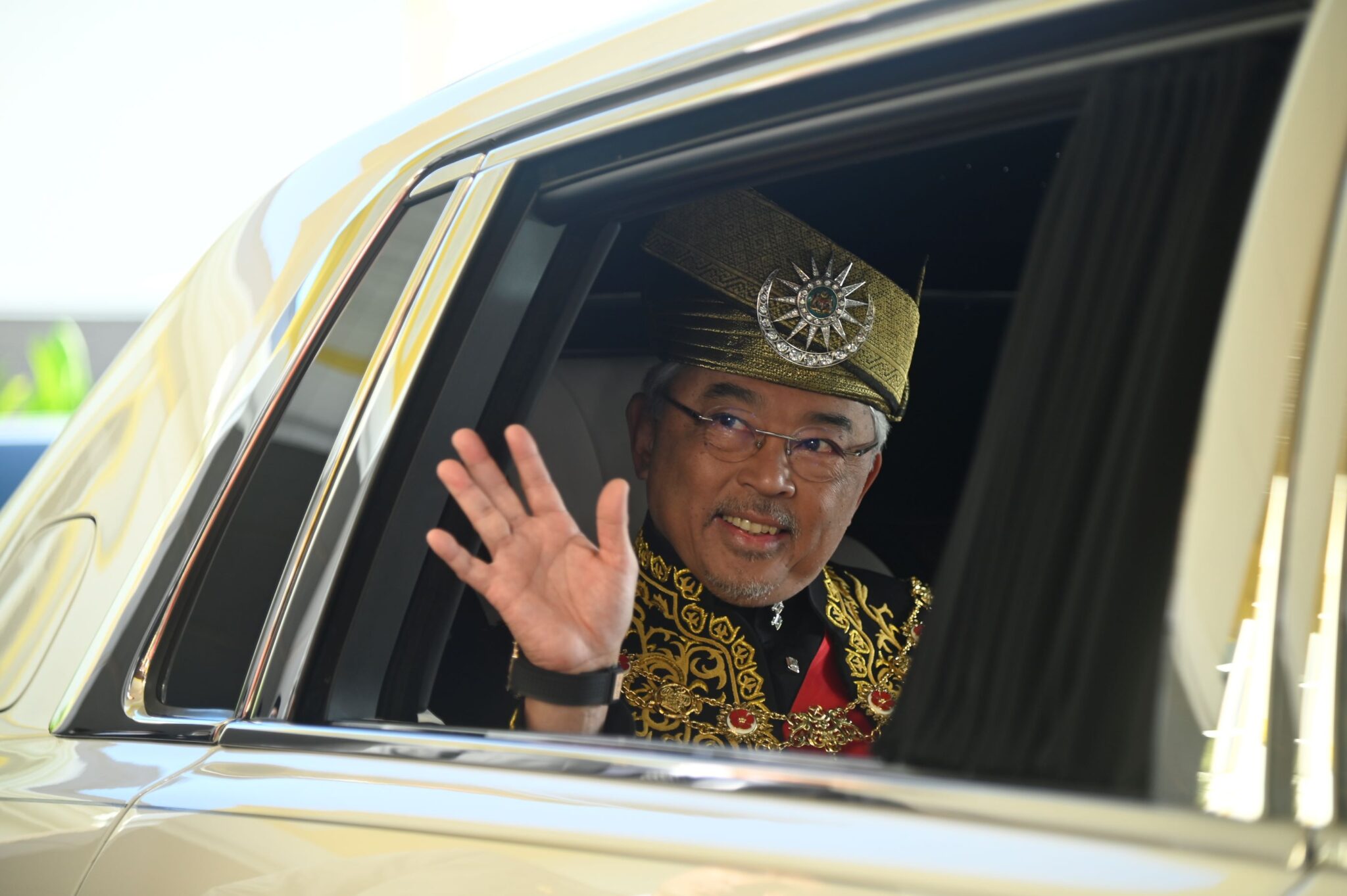 Laungan Azan Iringi Keberangkatan Balik Agong, Raja Permaisuri