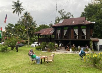 LAMAN yang luas di Laman Tok Mah yang terletak di Tasek Gelugor, Pulau Pinang menjanjikan suasana kedesaan bagi mereka yang ingin mengimbau nostalgia desa.