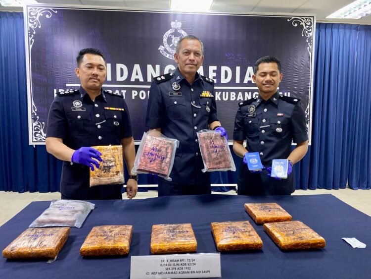 Suami, Isteri Sarat Mengandung Ditahan Bersama 10kg Ganja