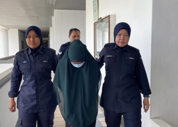 MAHKAMAH Sesyen, Ayer Keroh, Melaka menjatuhkan hukuman penjara tiga tahun kepada seorang wanita selepas tertuduh mengaku bersalah menyimbah air panas terhadap anaknya.