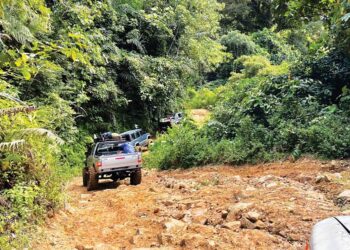 KEADAAN jalan tanah merah dari Kampung Buayan ke pekan Donggongon  Penampang.