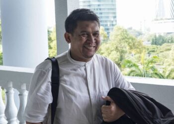 MOHD. Azhar Che Mat Dali dilepas dan dibebaskan daripada tuduhan rasuah lebih RM6.48 juta. - UTUSAN/MUHAMAD IQBAL ROSLI