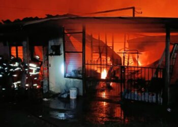 KEBAKARAN di sebuah rumah di Bukit Mertajam, pagi tadi.