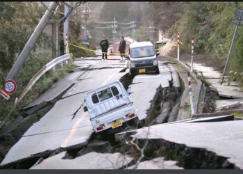 KEMUSNAHAN jalan raya akibat gempa bumi di pekan Noto, Jepun. - AP