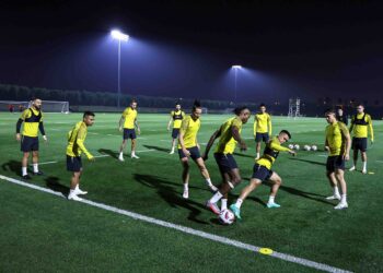 SKUAD Harimau Malaya menjalani latihan di Doha, Qatar, semalam sebagai persiapan menyertai kempen Piala Asia 2023. - IHSAN FAM