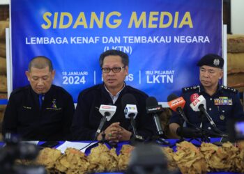 ZAILANI Hashim (tengah) semasa sidang media di Ibu Pejabat LKTN di Kubang, Kerian, Kota Bharu, Kelantan hari ini-UTUSAN/KAMARUL BISMI KAMARUZAMAN.