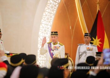 WAN Junaidi mengangkat sumpah sebagai Yang Dipertua  Negeri Sarawak di Dewan Lapau, DUN Sarawak, hari ini