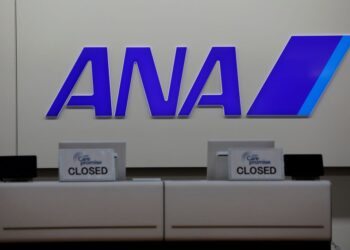 LOGO All Nippon Airways (ANA) dilihat di kaunter di terminal Lapangan Terbang Antarabangsa Tokyo,Jepun. -REUTERS