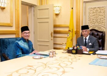 AL-SULTAN Abdullah Ri’ayatuddin Al-Mustafa Billah Shah berkenan menerima menghadap Anwar Ibrahim untuk mesyuarat Pra-Kabinet terakhir di Istana Negara.