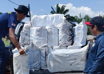 ANTARA bubu naga yang dirampas dalam operasi di Bagan Tengkorak, Tanjong Karang, di Kuala Selangor, Selangor. -  UTUSAN / ISKANDAR SHAH MOHAMED