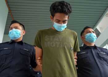 RUDIANSYAH dibawa ke Kompleks Mahkamah Ayer Keroh, Melaka. - UTUSAN/SYAFEEQ AHMAD