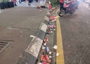 SAMPAH makanan dan minuman bertaburan atas jalan sekitar Kuala Lumpur - Facebook/DBKL