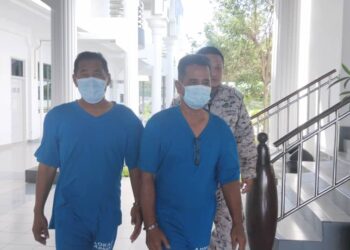 Seorang tekong dan awak-awak dihadapkan ke Mahkamah Sesyen Alor Gajah, Melaka atas pertuduhan menyeludup PATI hari ini.