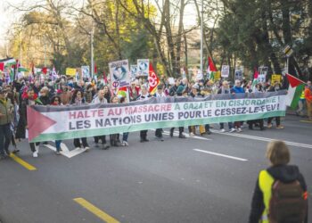 ORANG ramai mengambil bahagian dalam demonstrasi untuk gencatan senjata di Gaza dan dalam solidariti dengan rakyat Palestin di Geneva pada 3 Februari lalu-AFP