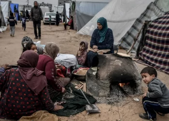 RAKYAT Palestin tinggal di khemah sementara di Rafah. -AGENSI