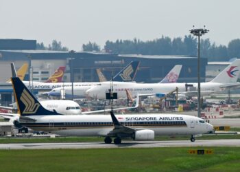 LANDASAN di Lapangan Terbang Changi, Singapura. - AFP