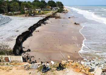 HAKISAN pantai.