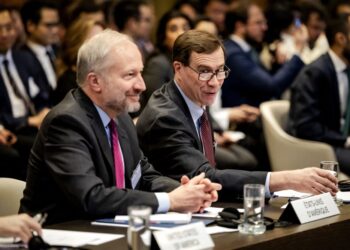 RICHARD Visek (kanan) menghadiri perbicaraan di Mahkamah Keadilan Antarabangsa (ICJ), The Hague. - AFP