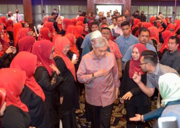 Ahmad Zahid Hamidi ketika hadir pada Majlis Perasmian Program Penggerak Wanita RISDA (PEWARIS) di Cyberview Resort & Spa, Cyberjaya di sini, hari ini.