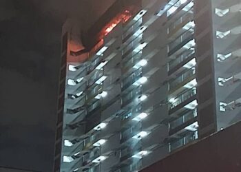 KEBAKARAN melibatkan tingkat 17 di Blok 70, Flat Sri Sabah, Cheras, Kuala Lumpur malam tadi.