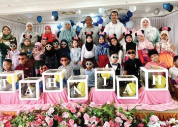 MURID Kelas Pra Al Farabi Sekolah Kebangsaan Putra dalam Majlis Penyampaian Hadiah dan Sijil yang berlangsung di Dewan Putra Sari, Kangar, Perlis, baru-baru ini. – UTUSAN/ASYRAF MUHAMMAD