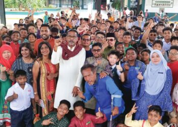 A. SANTHANASAMY (tengah) bergambar bersama murid, guru dan ibu bapa pada Majlis Apresiasi Sepagi Bersama Guru Besar di SK ST. Paul, Seremban, kelmarin.
– UTUSAN/NAZARUDIN SHAHARI